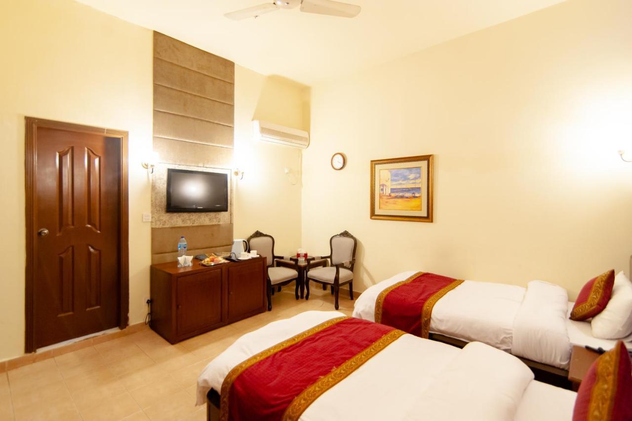 Shelton Guest House Исламабад Экстерьер фото