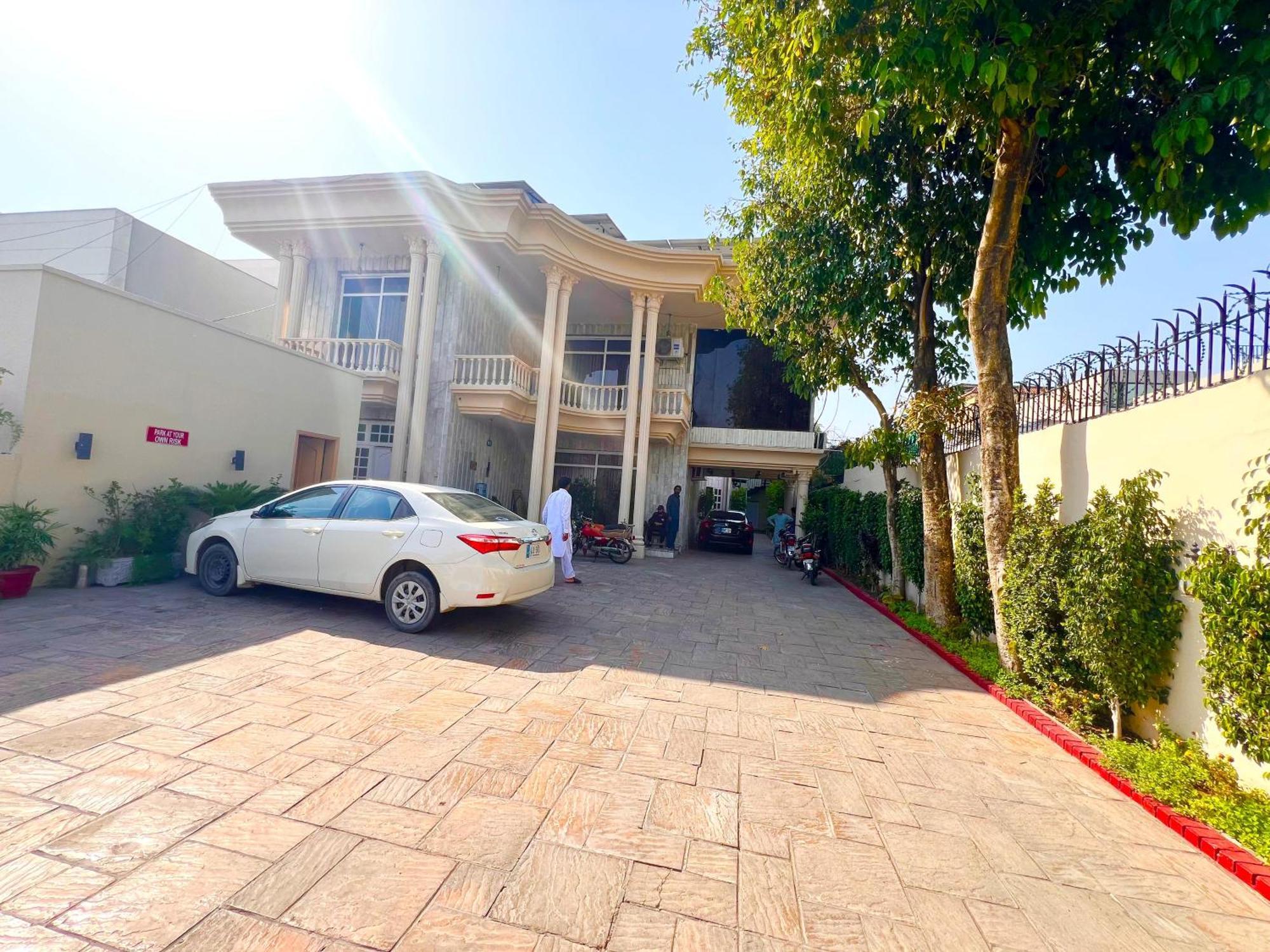 Shelton Guest House Исламабад Экстерьер фото