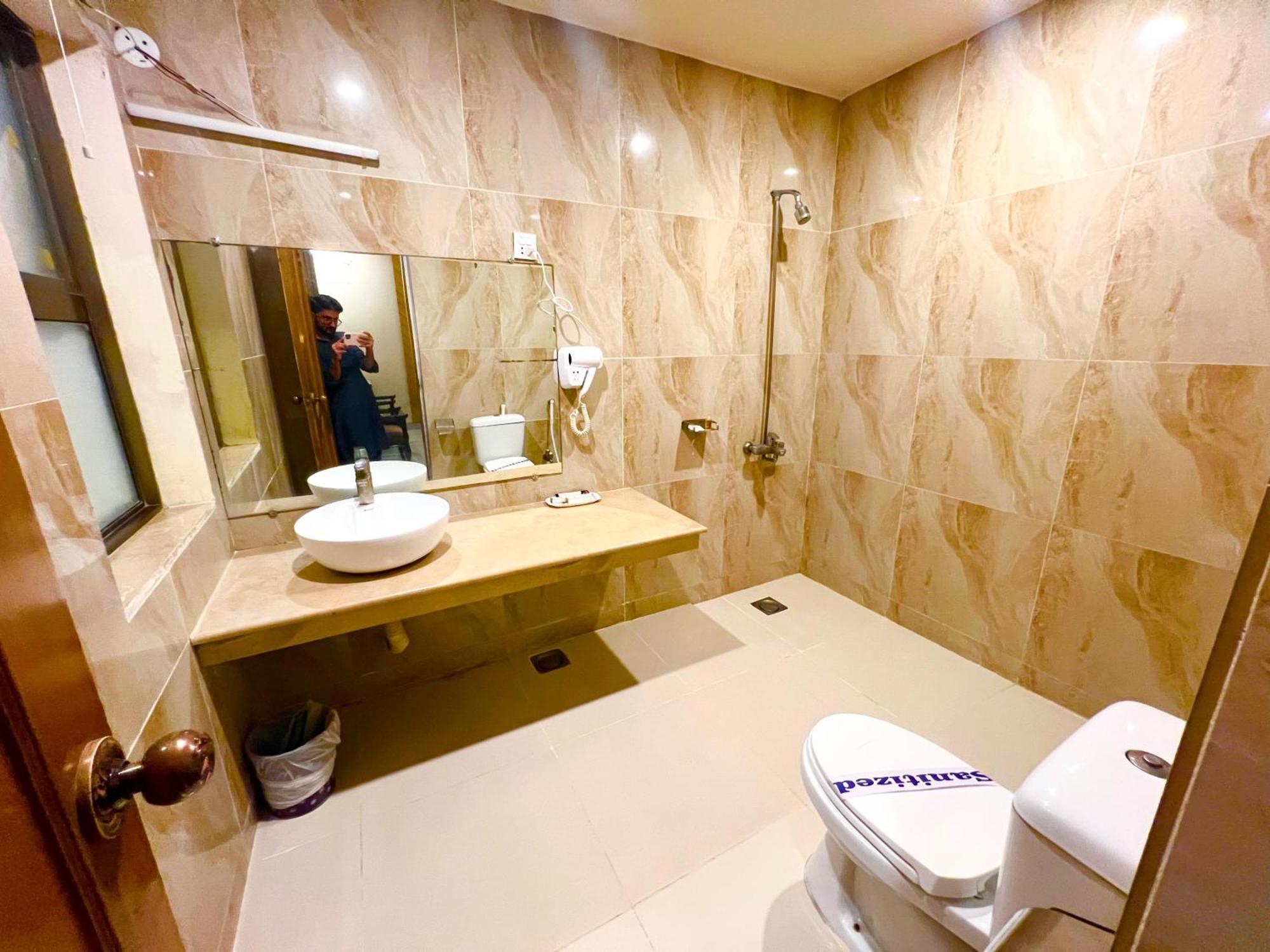Shelton Guest House Исламабад Экстерьер фото