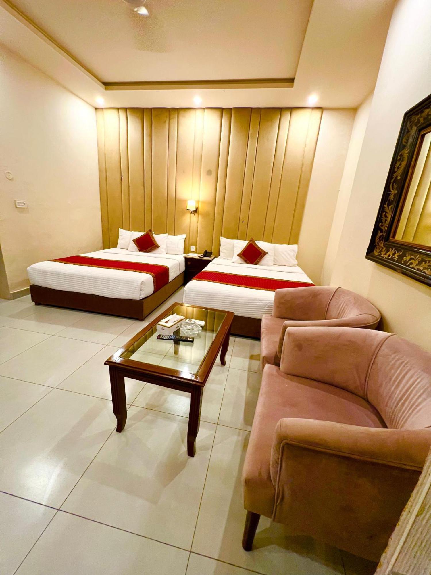 Shelton Guest House Исламабад Экстерьер фото