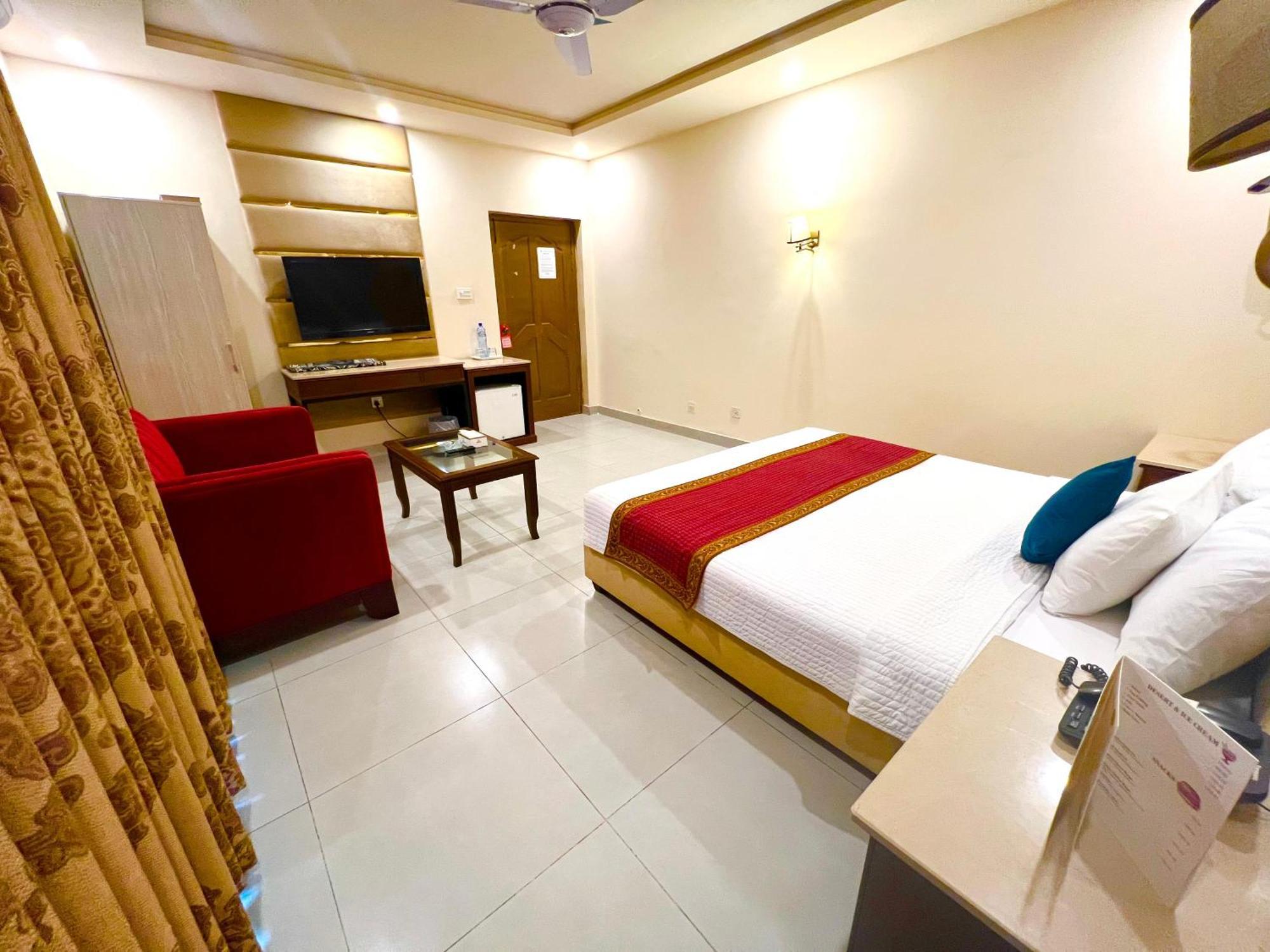 Shelton Guest House Исламабад Экстерьер фото