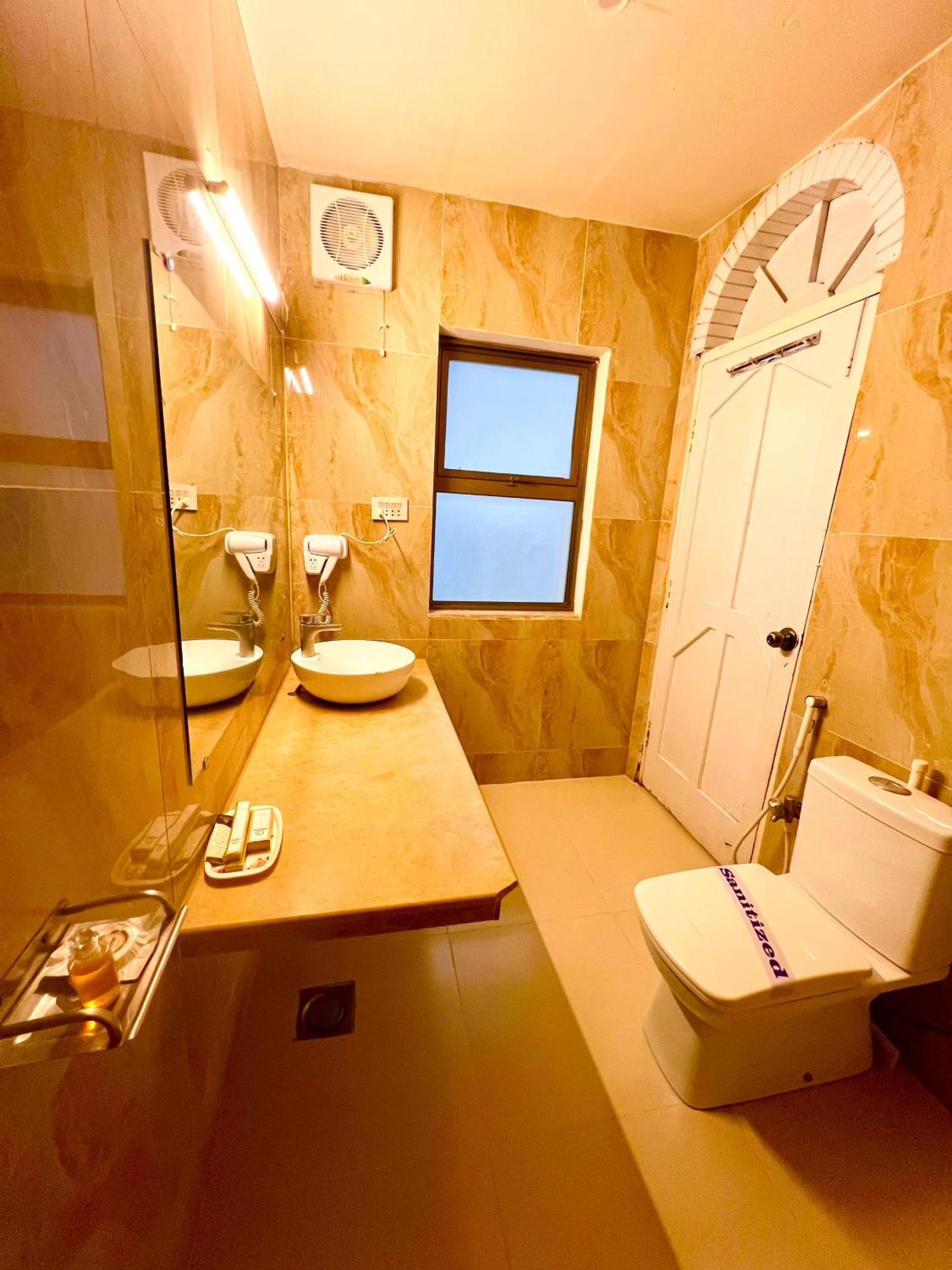 Shelton Guest House Исламабад Экстерьер фото