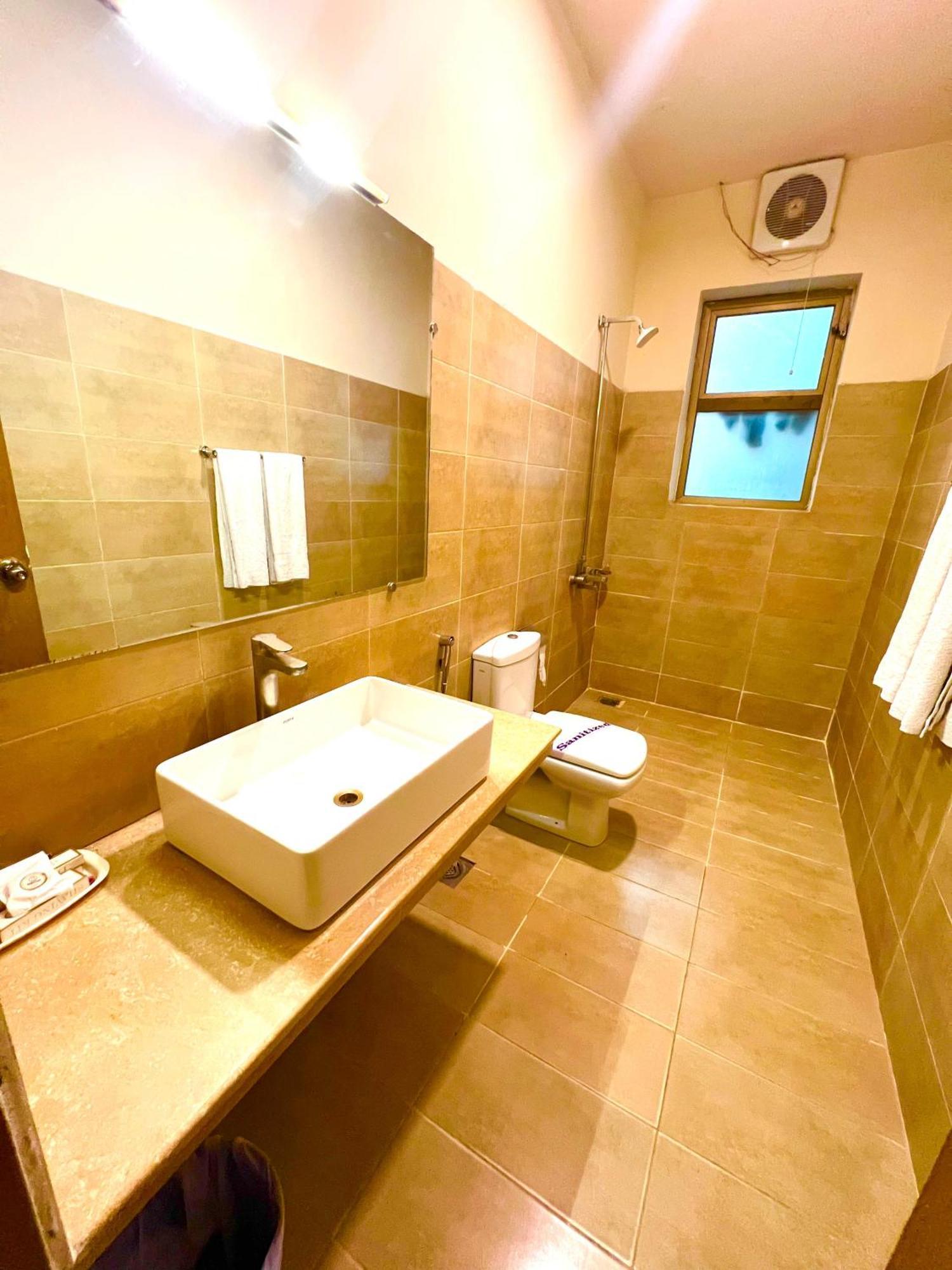Shelton Guest House Исламабад Экстерьер фото